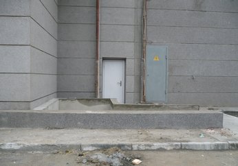 Козырек над входом г.Новосибирск, Крылова, 36